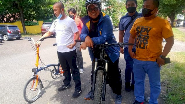 Hari Jumat, Wabup Soppeng Mengayung Sepeda Ke Kantor