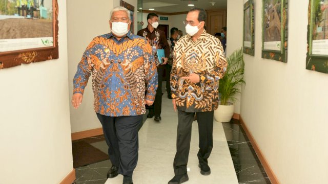 Gubernur Sultra Ali Mazi (kiri) dan Menhub RI Budi Karya Sumadi (kanan). Foto: Diskominfo Sultra