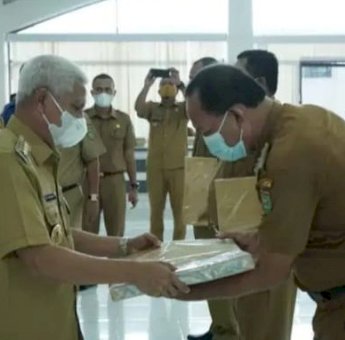 Bupati Asahan Serahkan SPPT dan DHKP PBB-P2 Tahun 2021 Kepada Para Camat