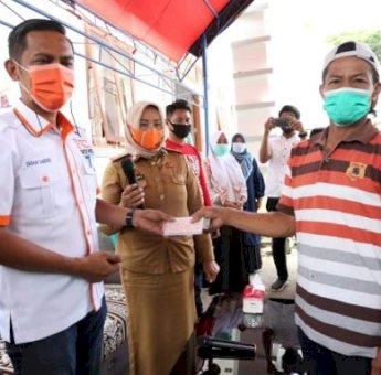 Dinas Perumahan dan Kawasan Permukiman Palopo Salurkan Bantuan Upah Kerja Bedah Rumah