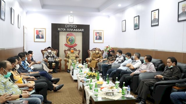 Pertemuan Wali Kota Makassar Moh. Ramdhan Pomanto dan Wakil Wali Kota Fatmawati Rusdi, bersama Unsur Pimpinan DPRD Kota Makassar, Selasa (02/03/2021).