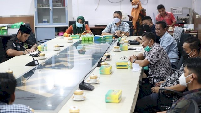 Rapat Komisi A DPRD Kota Makassar saat memediasi masalah sengketa tanah Antara Ahli Waris Dg. Ti'no dengan PT. Parangloe Indah, Kamis (18/02/2021) 