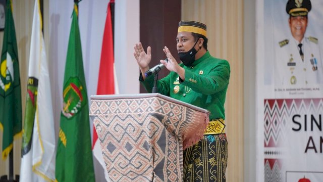Wakil Gubernur Sulsel Andi Sudirman Sulaiman memberikan sambuatan saat Peringatan 753 Tahun Tana Luwu dan 75 Tahun Perlawanan Rakyat Luwu yang di Selenggarakan di Masamba, Kabupaten Luwu Utara, Sabtu (23/01/2021).