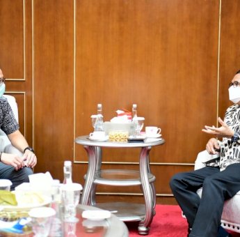 Terima Pimpinan Garuda Indonesia, Nurdin Abdullah Tambah Kuota Rapid Test Gratis untuk Penumpang