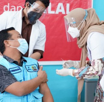 Terima Vaksin Covid-19 Dosis Ke-2, Andi Sudirman Minta Masyarakat Jangan Ragu Divaksin