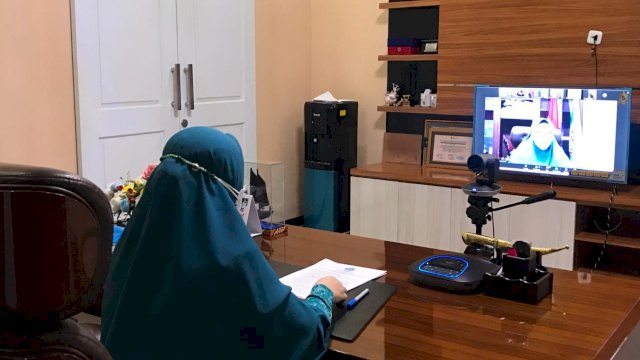 Wakil Ketua TP PKK Provinsi Sulsel Naoemi Octarina, membuka kegiatan Sosialisasi Pola Asuh Anak dan Remaja (PAAR) di Era Digital bagi Keluarga se Provinsi Sulawesi Selatan, secara virtual, Rabu (24/03/2021).