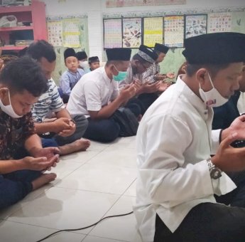 Kundapil, Legislator Pusat Sartono Gelar Do’a Bersama dan Beri Santunan Anak Yatim