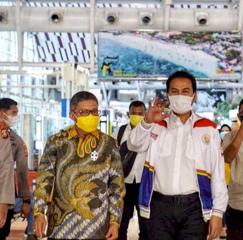 Azis Syamsuddin Tiba di Makassar, Taufan Pawe dan Golkar Sulsel Sambut di Bandara Hasanuddin