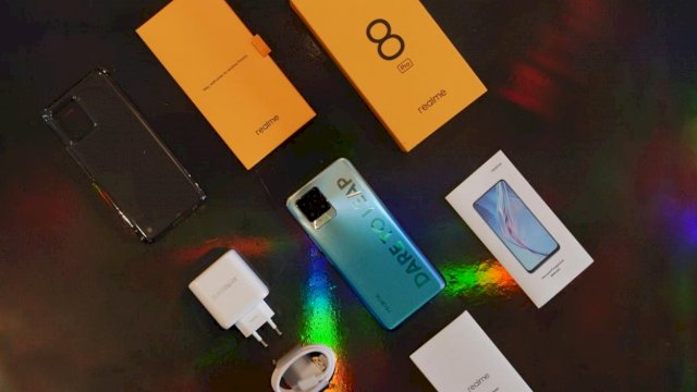 Siap Berikan Pengalaman Baru, Berikut isi Kotak realme 8 Series