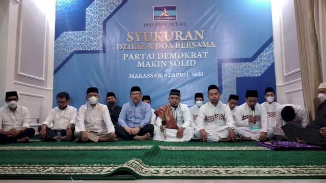 KLB &#8216;Abal-abal&#8217; Ditolak, Demokrat Sulsel Gelar Syukuran Dengan Anak Panti Asuhan