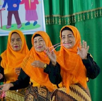 Ratusan Lansia di Soppeng Ikuti Lomba Senam Cuci Tangan, Ini Tujuannya