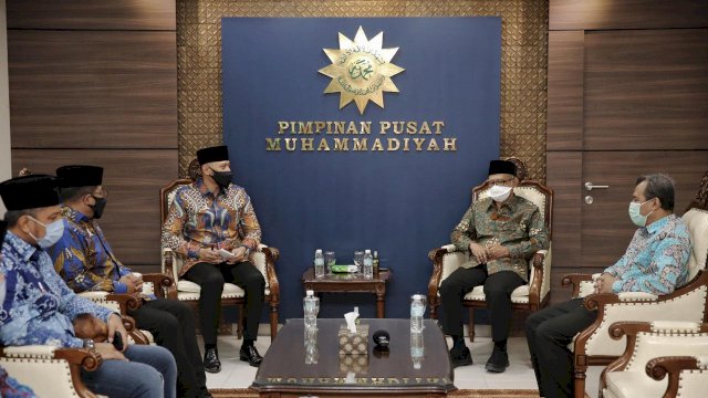 Ketum DPP Partai Demokrat AHY saat bersilaturahmi dengan Ketua PP Muhammadiyah Haedar Nashir di Kantor PP Muhammadiyah. Foto: Bakostra DPP Partai Demokrat