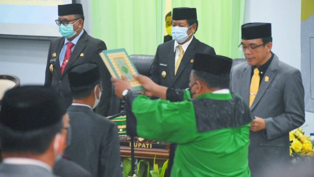 Ucapkan Sumpah, Mursali Resmi Jadi Anggota DPRD Soppeng Sisa Masa Jabatan 2019-2024