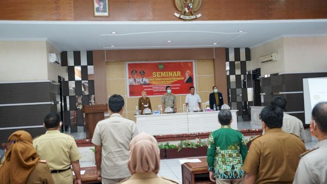 Badan Penelitian Dan Pengembangan Daerah Bekerjasama Dengan Universitas Muhammadiyah Kota Palopo Menggelar Seminar Hasil Survei Kepuasan Masyarakat Kota Palopo Tahun Anggaran 2021 di Auditorium Sakotae Kota Palopo, Senin (12/4/2021)