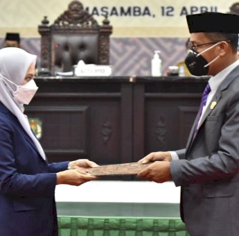 DPRD Luwu Utara Serahkan Rekomendasi LKPJ Bupati 2020