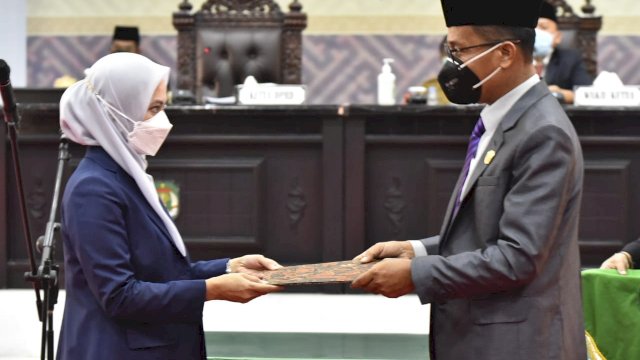 DPRD Luwu Utara Serahkan Rekomendasi LKPJ Bupati 2020