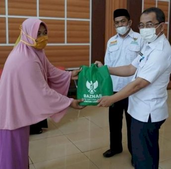Petugas Kebersihan Kantor Bupati Luwu Timur Dapat Parcel Ramadan dari Baznas