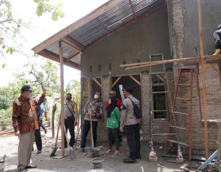 Wali Kota Tebing Tinggi Tinjau Bedah Rumah Taruna Latsitardanus
