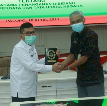 Wali Kota dan Kajari Palopo Teken MoU Penanganan Hukum Perdata dan Tata Usaha Negara