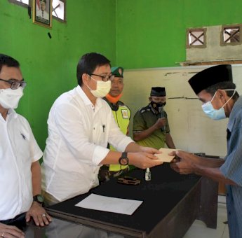 Korban Bencana Angin Puting Beliung di Mappedeceng Terima Bantuan Rp46 Juta