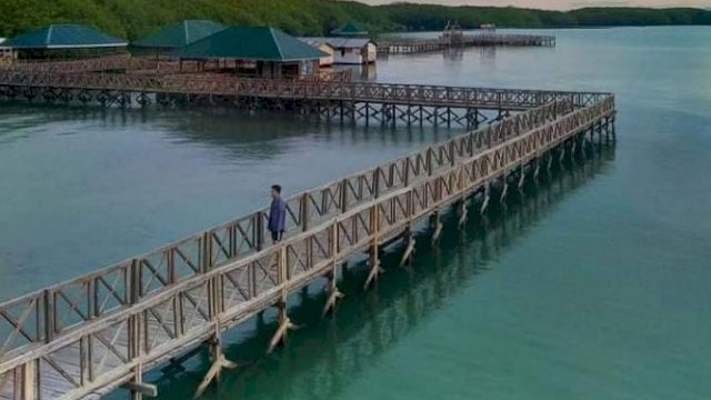 Wisata Hutan Mangrove Tongke-tongke Kabupaten Sinjai.