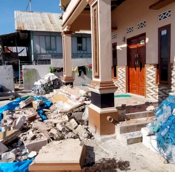 Teras Rumah Warga di Sinjai Roboh, 4 Orang Terluka