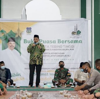 Wali Kota Tebing Tinggi dan Peserta Latsitardanus XLI Gelar Buka Puasa Bersama Warga Rambutan