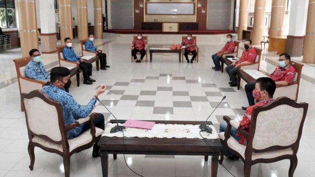 Bupati Gowa Adnan Purichta Ichsan, menerima Audiens Pengurus PSMTI Kabupaten Gowa di Baruga Karaeng Galesong, Kantor Bupati Gowa, Senin (19/04/2021).
