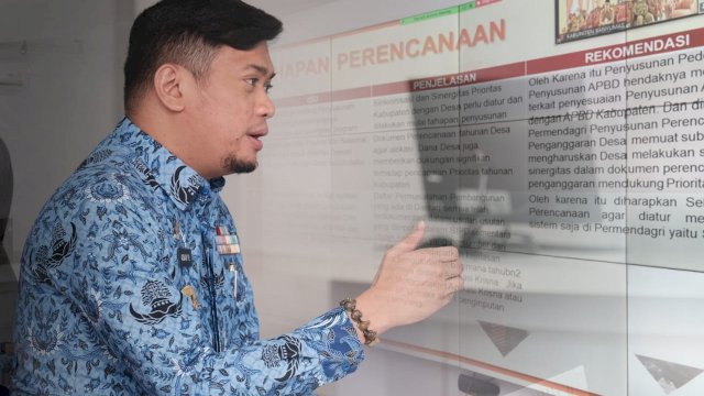 Bupati Gowa Adnan Purichta Ichsan, saat menghadiri Rapat Koordinasi Penyusunan APBD 2022 bersama APKASI melalui virtual. (Istimewa)