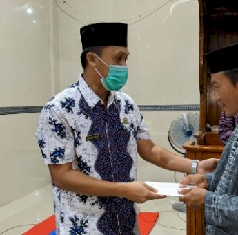Bupati Sinjai Sumbang Renovasi Masjid Al-Jazairiah Pulau Kambuno
