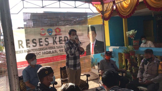 Anggota DPRD Kota Makassar Eric Horas, melakukan reses di Kelurahan Bonto Makkio, Rabu (21/04/2021).
