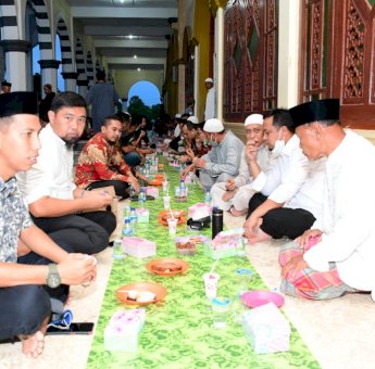 Plt Gubernur Dan Kadispora Provinsi Sulsel Buka Puasa Bersama Wawali Palopo