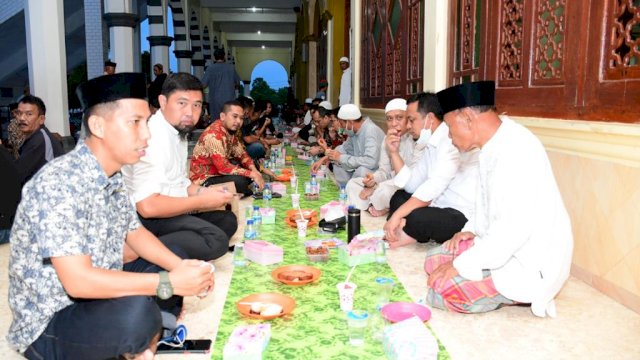 Plt Gubernur Dan Kadispora Provinsi Sulsel Buka Puasa Bersama Wawali Palopo
