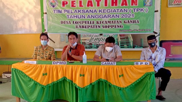 Pelatihan Tim Pelaksana Kegiatan (TPK) tahun 2021, berlangsung di Aula Kantor Desa Lompulle, Jumat (30/04/2021).