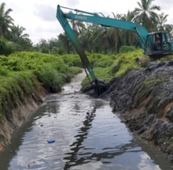 Atasi Banjir, Dinas PUPR Asahan Lakukan Normalisasi Saluran Air