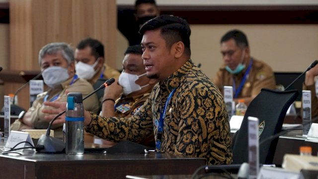 Bupati Gowa Adnan Purichta Ichsan, saat menghadiri Rapat Koordinasi Pengawasan Intern Keuangan dan Pembangunan Provinsi Sulawesi Selatan Tahun 2021 di Ruang Rapat Pimpinan Gubernur Sulsel, Senin (05/04/2021). (Istimewa)