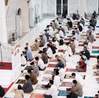Salat Tarawih di Tengah Pandemi Covid-19, Bupati Gowa Ingatkan Taat Protokol Kesehatan