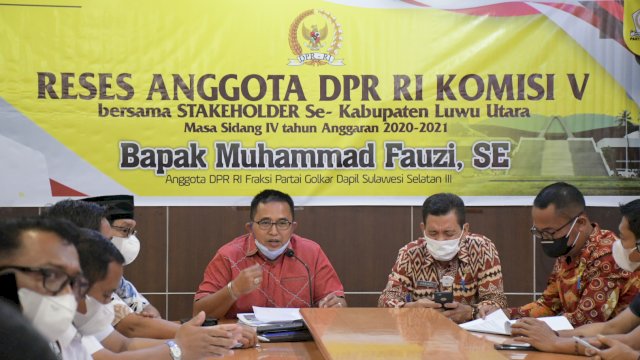 Anggota DPR RI Fraksi Golkar, Muhammad Fauzi saat melakukan reses yang digelar di ruang rapat Wakil Bupati Luwu Utara. Kamis (06/05/2021)