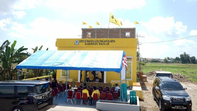 Suasana Kantor DPD II Partai Golkar Kabupaten Takalar, Minggu (02/05/2021).