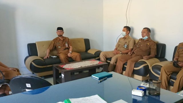 Kunjungan Kepala Dinas Komunikasi dan Informatika Kabupaten Sidrap Bahtiar Tjafari, di Kantor Dinas Komunikasi dan Informatika Kabupaten Soppeng, Selasa (04/05/2021).