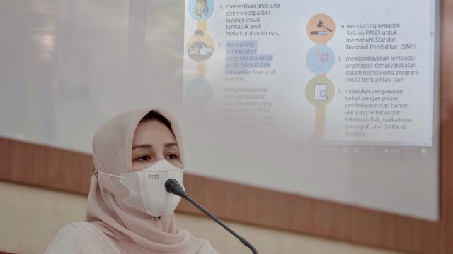 Bunda PAUD Kabupaten Gowa Priska Pramita Adnan, saat memimpin Rapat Koordinasi Kelompok Kerja (POKJA) Bunda Pendidikan Anak Usia Dini (PAUD) Kabupaten Gowa, di Baruga Karaeng Galesong, di Baruga Karaeng Galesong Kantor Bupati Gowa, Selasa (04/05/2021). (Istimewa)