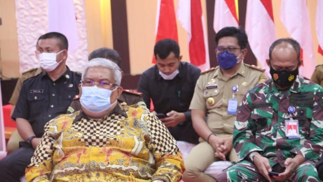 Gubernur Sultra Ali Mazi saat mengikuti Rapat Koordinasi secara virtual dengan Satgas Covid pusat. Foto: Diskominfo Sultra