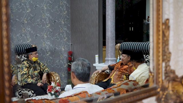 Ketua DPD I Golkar Sulsel Taufan Pawe, menemui mantan Gubernur Sulsel yang juga mantan Ketua Golkar Sulsel Mayjen TNI (Purn) Amin Syam, Rabu (05/05/2021).