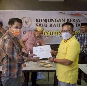 Abang Fauzi Hadiahi Saksi BISA Terbaik Pilkada 2020