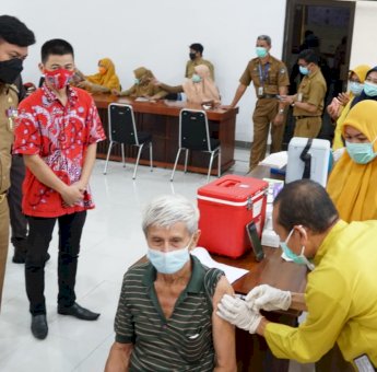 Pemkab Gowa Bersama PSMTI Fasilitas Vaksinasi Warga Tionghoa