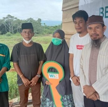 Selesai Renovasi, Ummi Nailah Janda Empat Anak Terima Kunci Rumah Donasi Sahabat Naja dan WIZ Luwu Timur