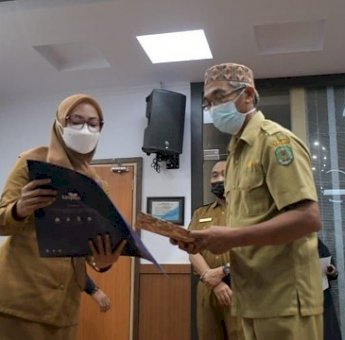 13 PNS Terima SK Pensiun Dari Bupati Luwu Utara