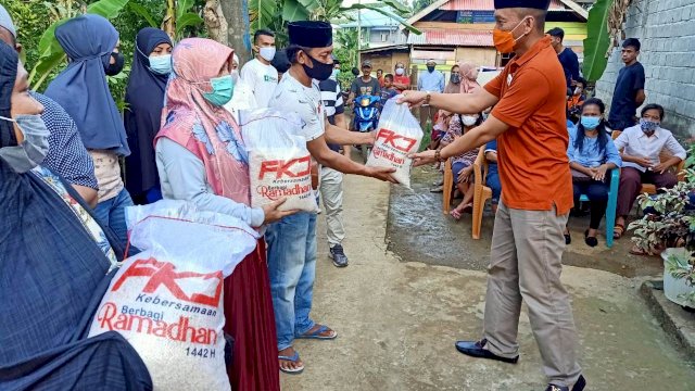 Kepala Badan Kepegawaian dan Pengembangan Sumber Daya Manusia (BKPSDM) Kota Palopo, Farid Kasim Judas, SH.,M.Si,.MH. melakukan blusukan di Kecamatan Wara Utara, Rabu (05/12/21).