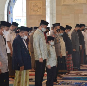 Salat Idul Fitri 1442 Hijriyah di Masjid Islamic Center Sinjai, Begini Pesan Bupati Andi Seto