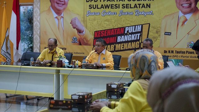 Pengurus Golkar Sulsel menggelar rapat prakondisi pembentukan kepanitiaan, di Kantor Golkar Sulsel, Jalan Amanagappa, Makassar, Kamis (20/05/2021).